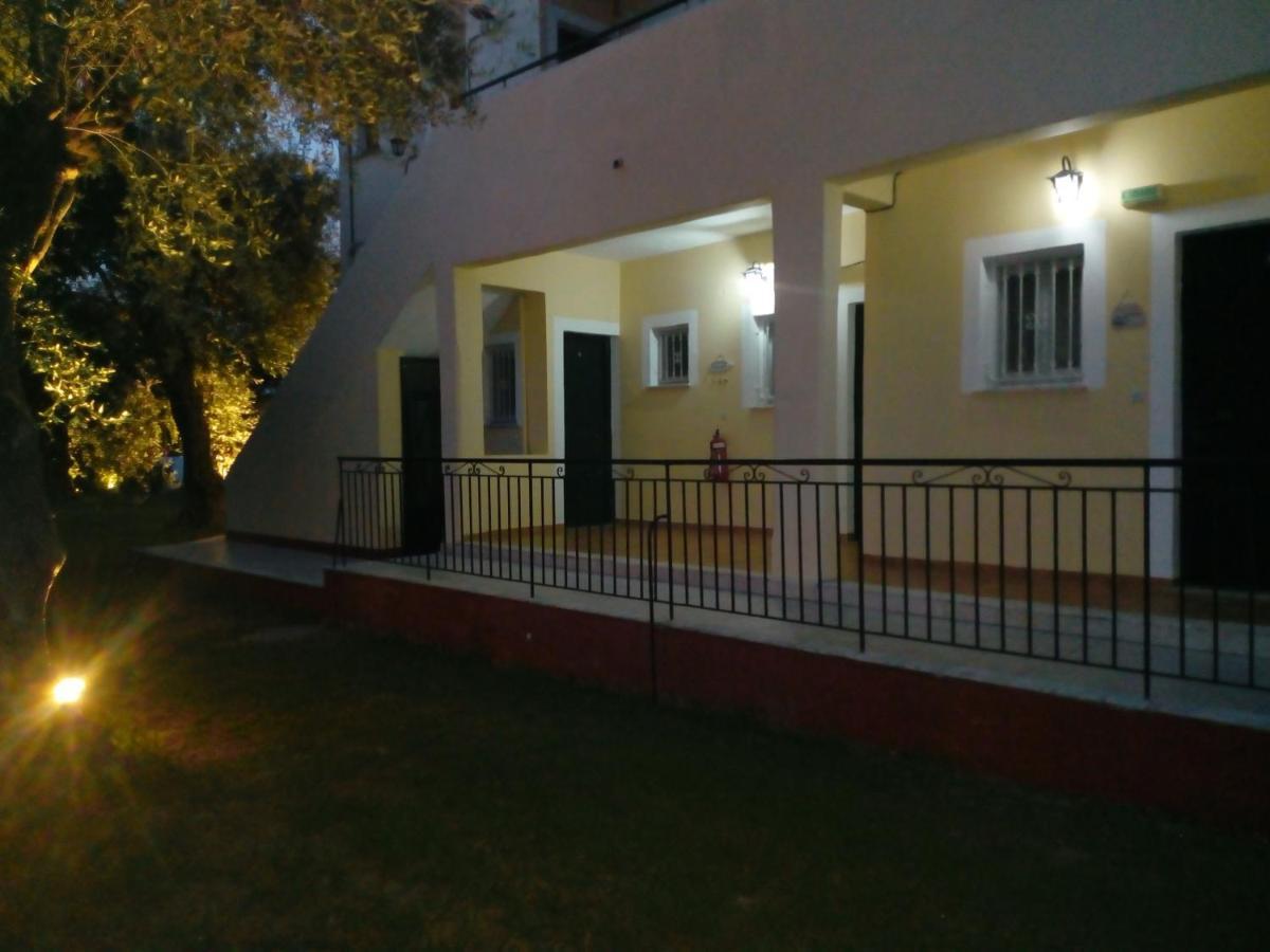 קאבוס Oliveland Apartments מראה חיצוני תמונה
