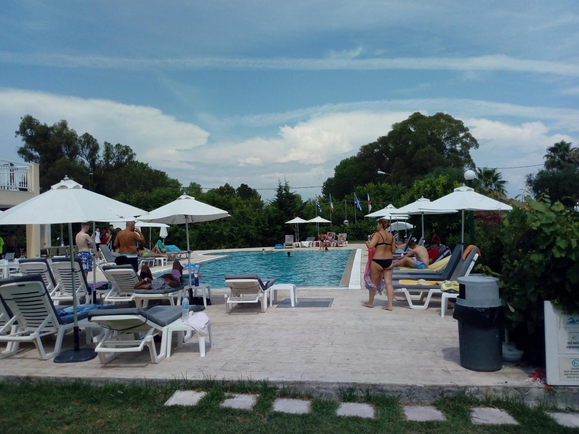 קאבוס Oliveland Apartments מראה חיצוני תמונה