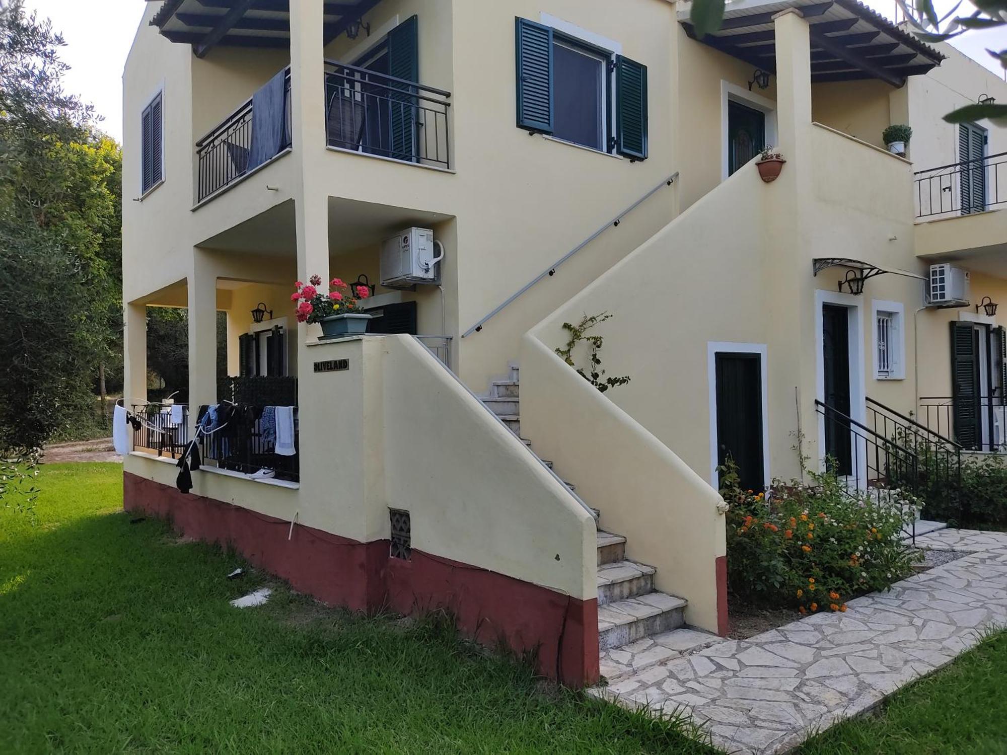 קאבוס Oliveland Apartments מראה חיצוני תמונה