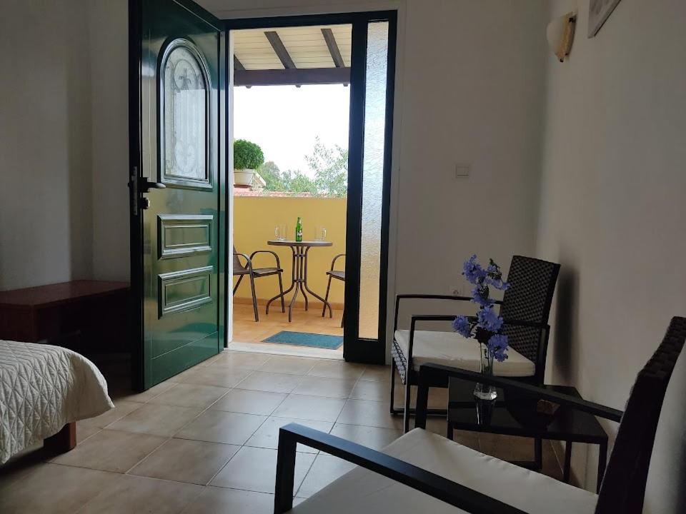 קאבוס Oliveland Apartments מראה חיצוני תמונה
